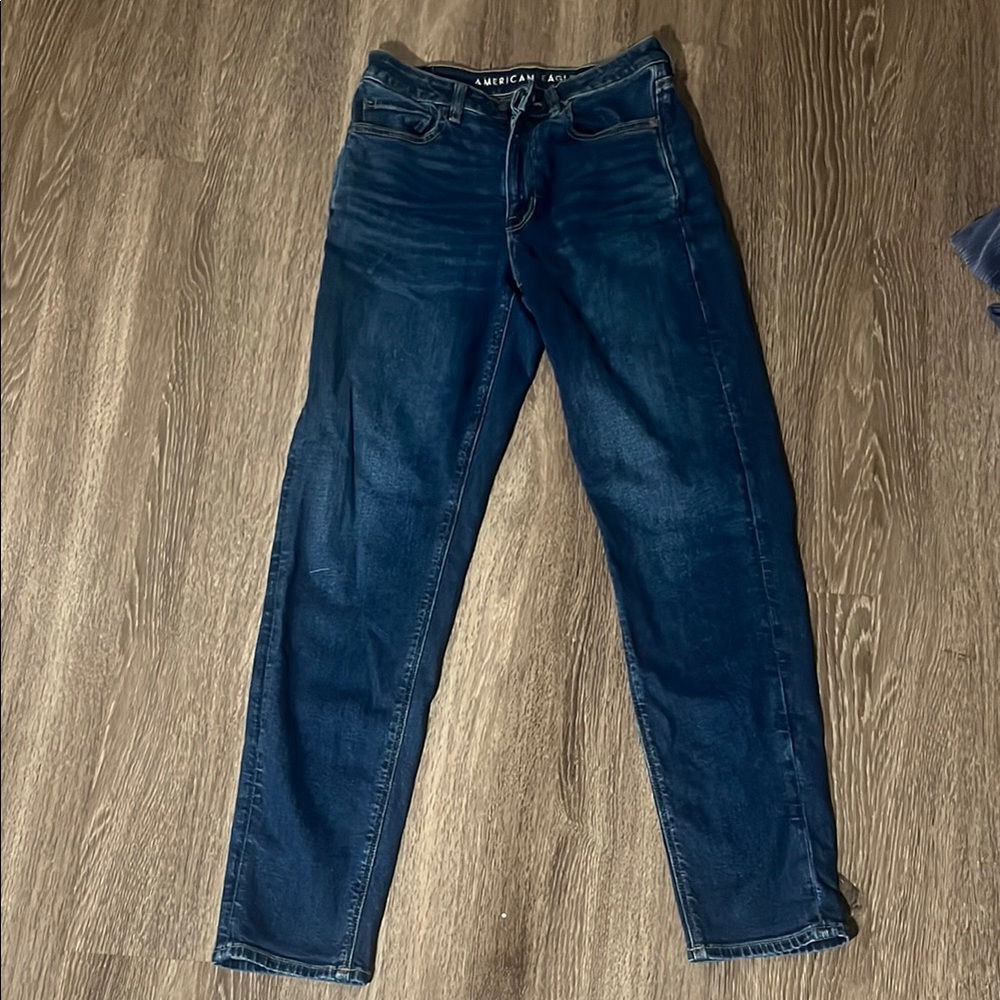 Woman’s American eagle dark wash mom jeans